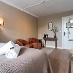 Cozy Student Steps From Ferienhaus Tilburg