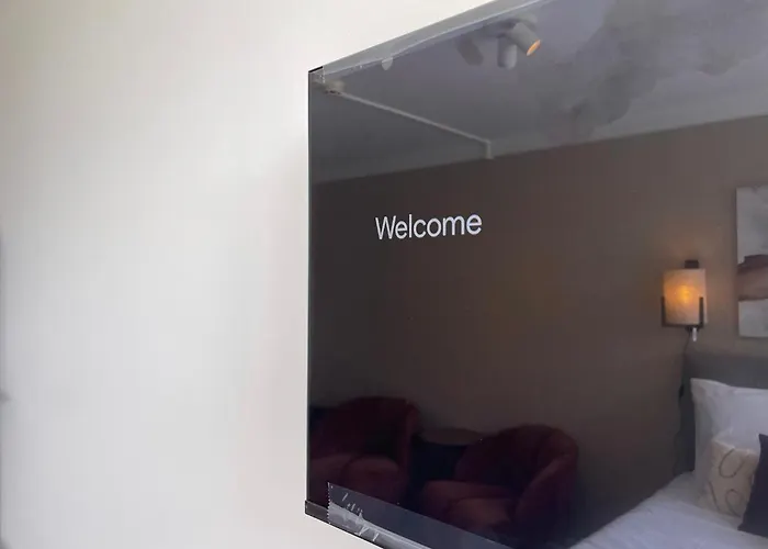 Cozy Student Steps From *